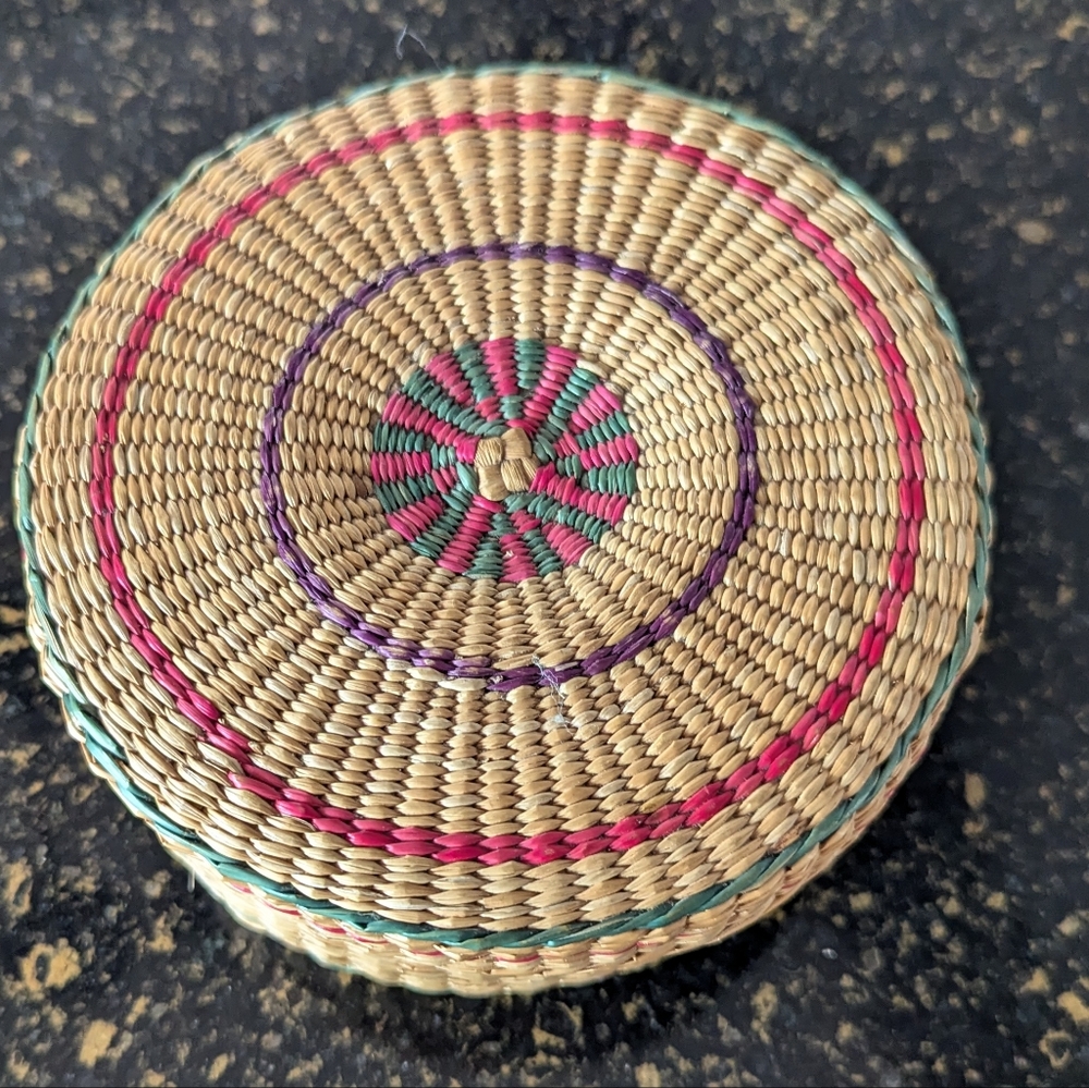 Small Lidded Basket - Picture 6 of 6